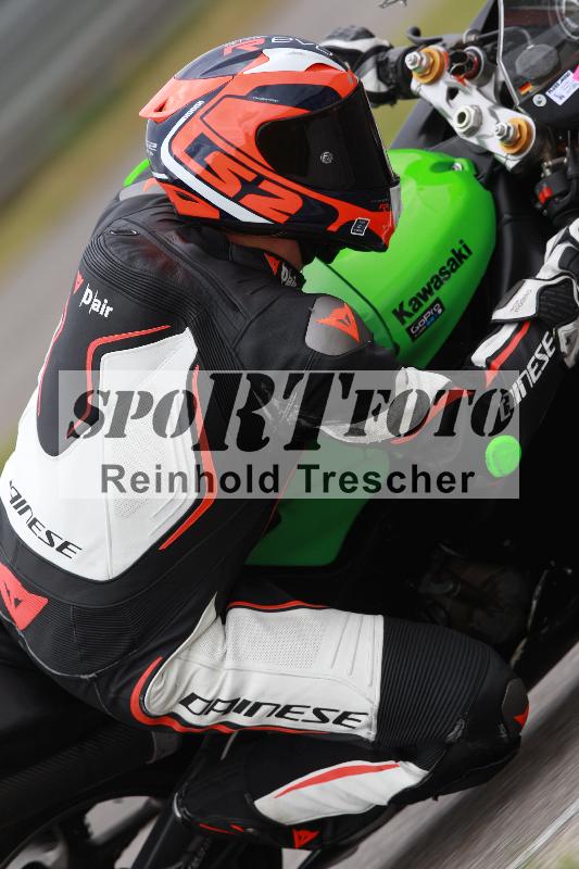 Archiv-2022/13 25.04.2022 Plüss Moto Sport ADR/Freies Fahren/backside